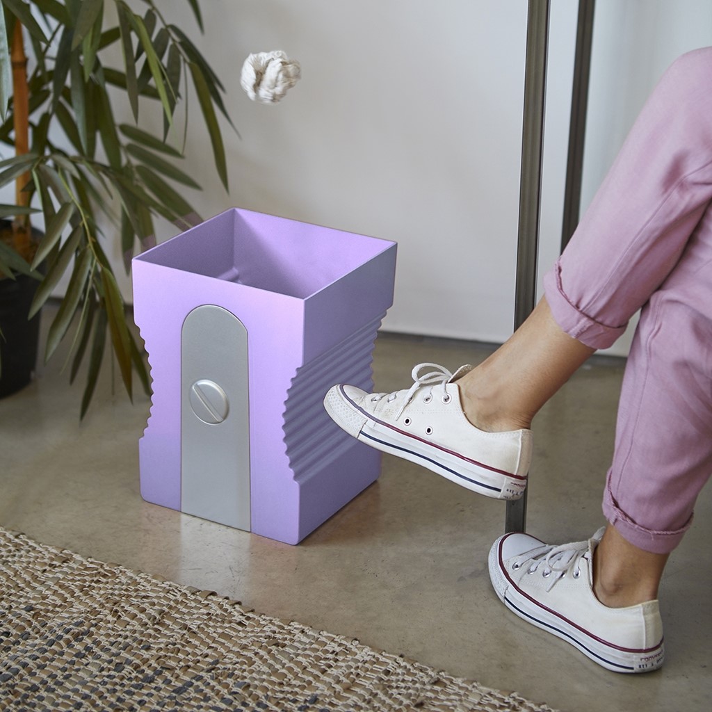 Acquista online Balvi Corbeille à papier Aiguiseur canif Mauve plastique cod.27645 Balvi